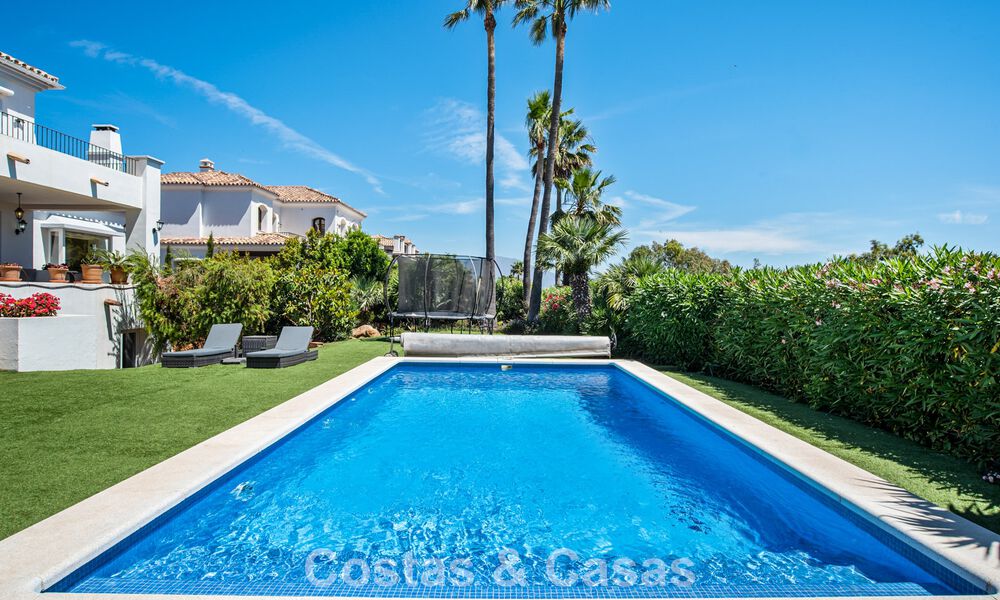Ruime familievilla in een moderne Spaanse bouwstijl en adembenemend zeezicht te koop in Manilva, Costa del Sol 800665