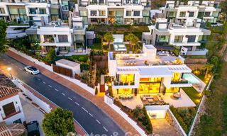 High-end luxevilla met minimalistisch design te koop in een gated urbanisatie net ten oosten van Marbella centrum 800677 
