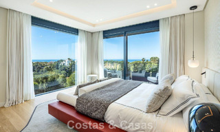 High-end luxevilla met minimalistisch design te koop in een gated urbanisatie net ten oosten van Marbella centrum 800683 