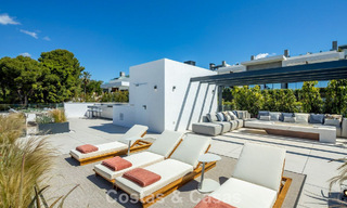 High-end luxevilla met minimalistisch design te koop in een gated urbanisatie net ten oosten van Marbella centrum 800688 