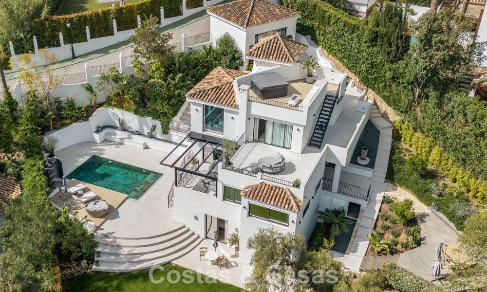 Luxueus, eigentijds gerenoveerd villa te koop in een gated community in Nueva Andalucia’s golfvallei, Marbella 800734