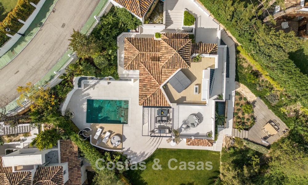 Luxueus, eigentijds gerenoveerd villa te koop in een gated community in Nueva Andalucia’s golfvallei, Marbella 800736