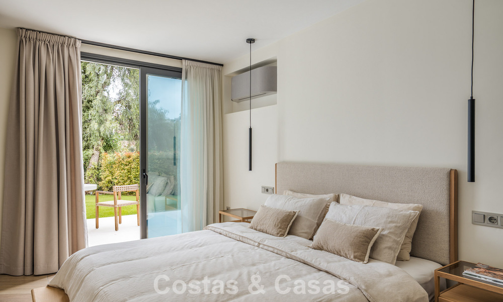 Luxueus, eigentijds gerenoveerd villa te koop in een gated community in Nueva Andalucia’s golfvallei, Marbella 800739