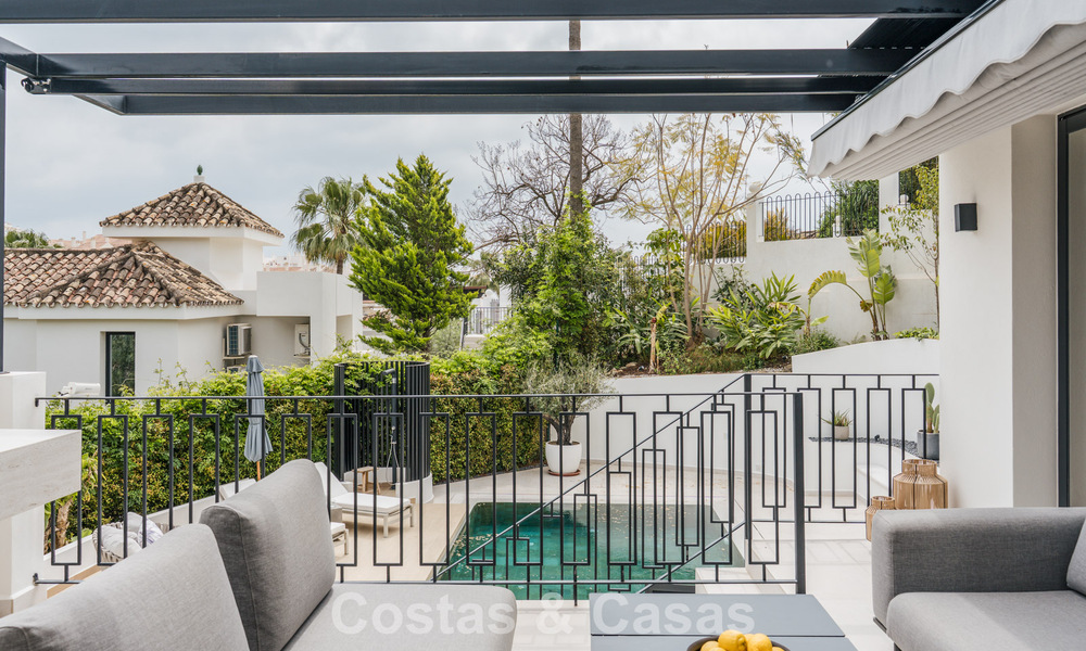 Luxueus, eigentijds gerenoveerd villa te koop in een gated community in Nueva Andalucia’s golfvallei, Marbella 800740