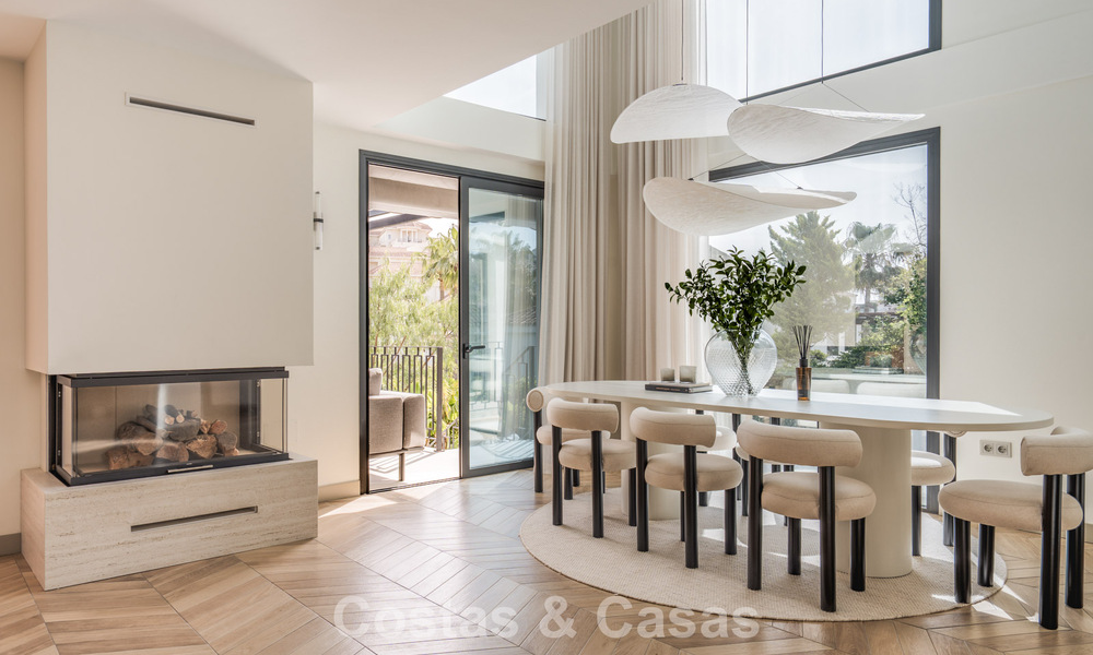 Luxueus, eigentijds gerenoveerd villa te koop in een gated community in Nueva Andalucia’s golfvallei, Marbella 800746