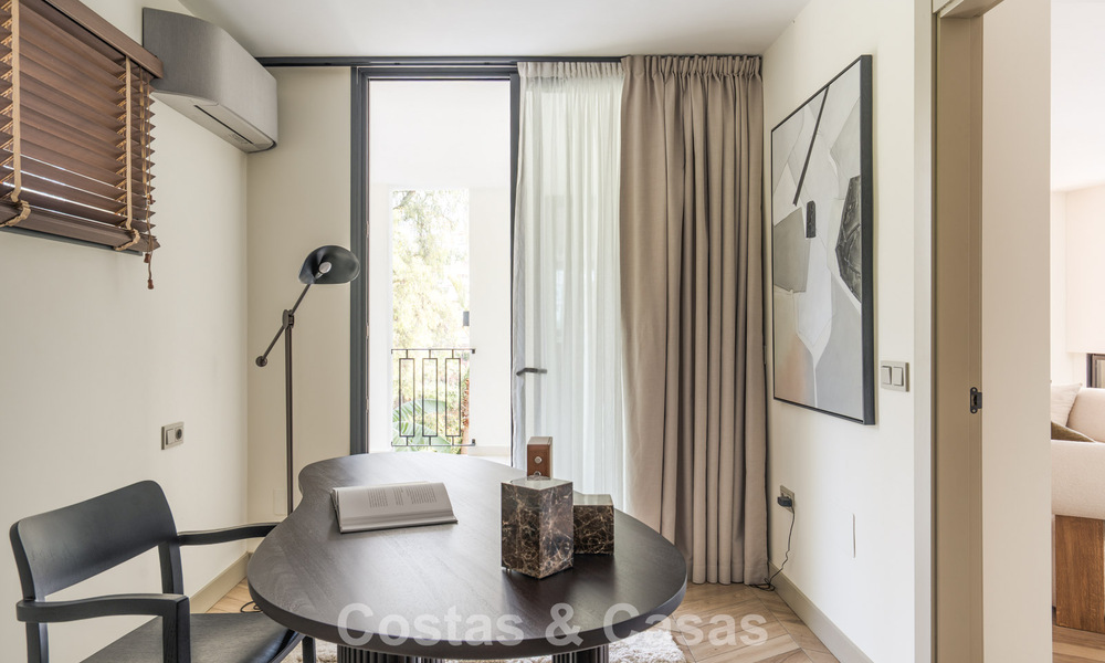 Luxueus, eigentijds gerenoveerd villa te koop in een gated community in Nueva Andalucia’s golfvallei, Marbella 800748