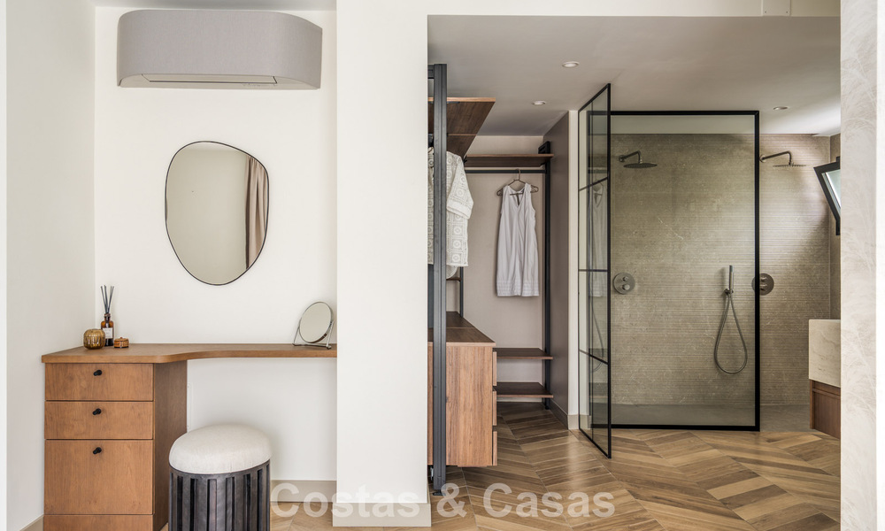 Luxueus, eigentijds gerenoveerd villa te koop in een gated community in Nueva Andalucia’s golfvallei, Marbella 800752