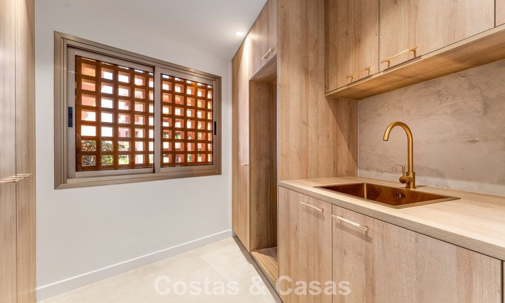Exclusief duplex penthouse te koop aan het strand op de New Golden Mile tussen Marbella en Estepona 800754