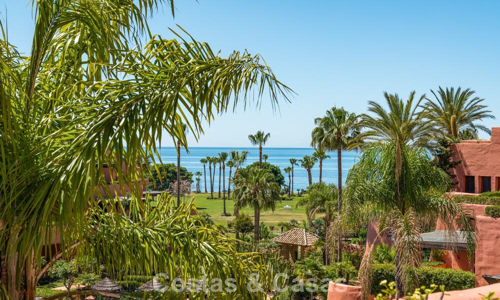 Exclusief duplex penthouse te koop aan het strand op de New Golden Mile tussen Marbella en Estepona 800756