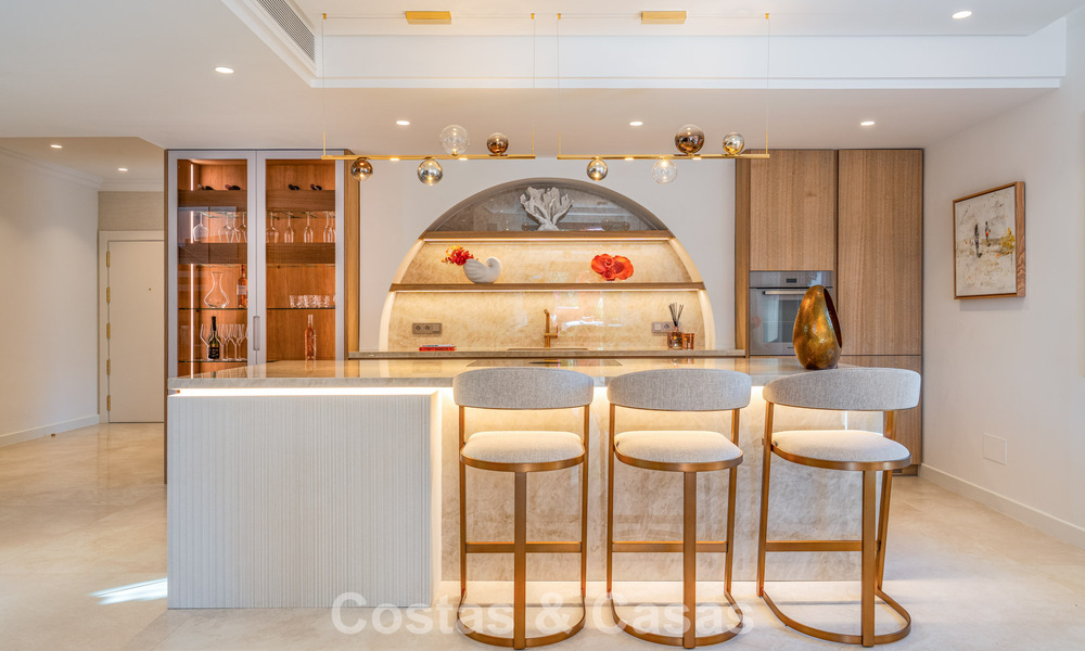 Exclusief duplex penthouse te koop aan het strand op de New Golden Mile tussen Marbella en Estepona 800759
