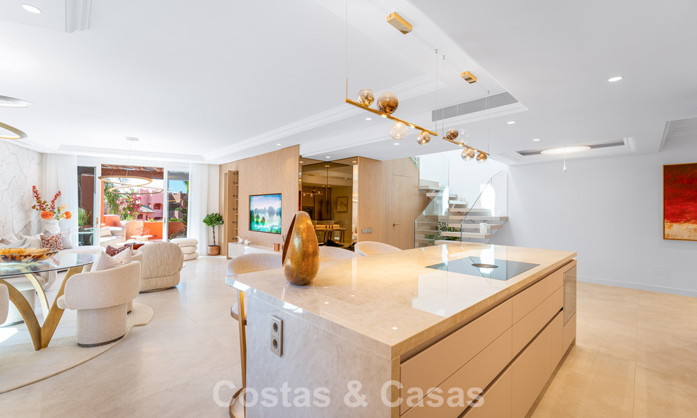 Exclusief duplex penthouse te koop aan het strand op de New Golden Mile tussen Marbella en Estepona 800761