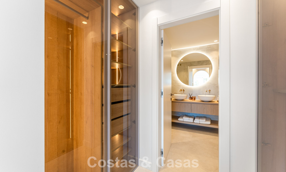 Exclusief duplex penthouse te koop aan het strand op de New Golden Mile tussen Marbella en Estepona 800775