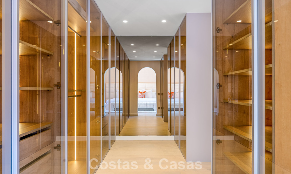 Exclusief duplex penthouse te koop aan het strand op de New Golden Mile tussen Marbella en Estepona 800782