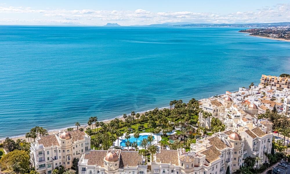 Eersteklas appartement te koop, direct aan het strand in het vijfsterren Las Dunas Park in Marbella - Estepona 800888