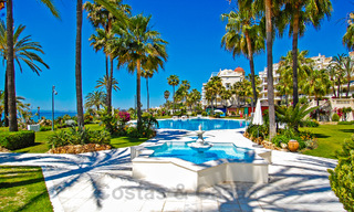 Eersteklas appartement te koop, direct aan het strand in het vijfsterren Las Dunas Park in Marbella - Estepona 801017 
