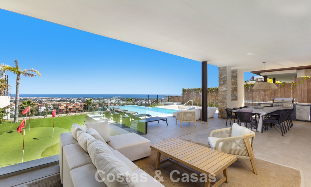 Eigentijdse luxevilla met panoramische vergezichten te koop in de heuvels van Marbella - Benahavis 800797