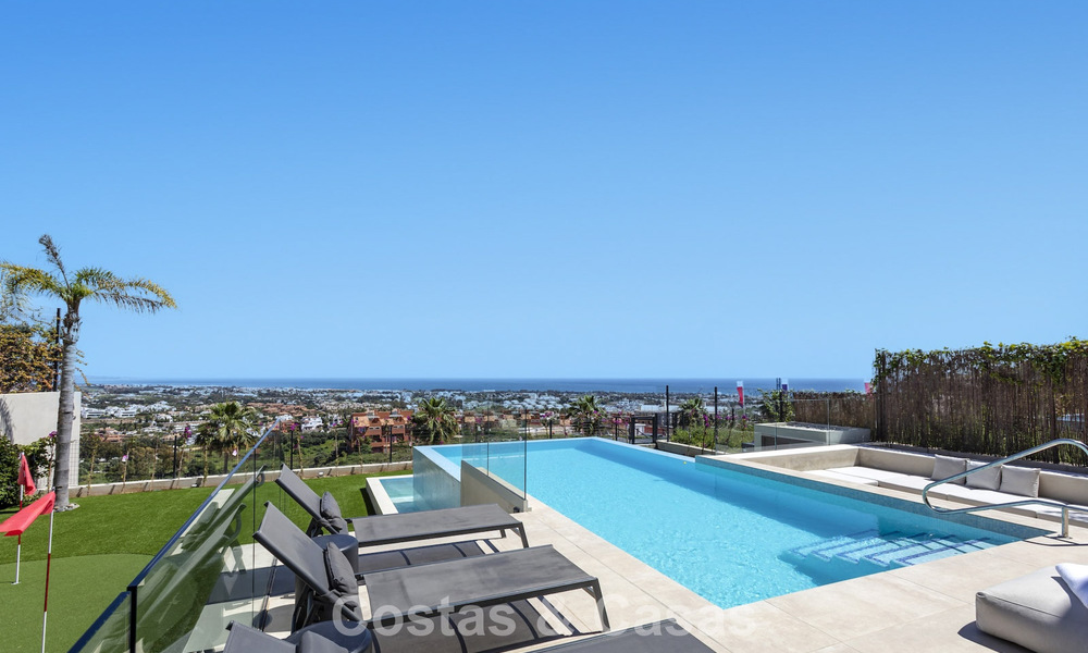 Eigentijdse luxevilla met panoramische vergezichten te koop in de heuvels van Marbella - Benahavis 800816
