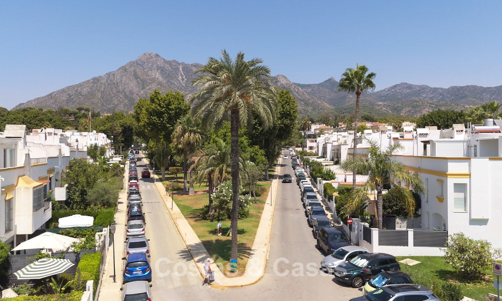 Prachtig gerenoveerd herenhuis met 4 slaapkamers te koop met zeezicht, eerstelijnsstrand op Marbella’s Golden Mile 800830