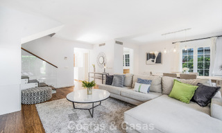 Prachtig gerenoveerd herenhuis met 4 slaapkamers te koop met zeezicht, eerstelijnsstrand op Marbella’s Golden Mile 800835 