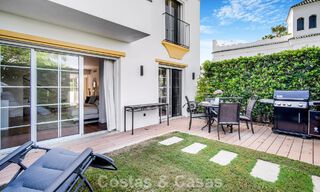 Prachtig gerenoveerd herenhuis met 4 slaapkamers te koop met zeezicht, eerstelijnsstrand op Marbella’s Golden Mile 800839 