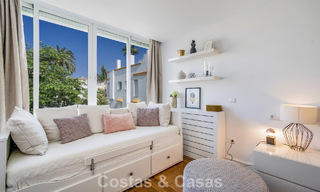 Prachtig gerenoveerd herenhuis met 4 slaapkamers te koop met zeezicht, eerstelijnsstrand op Marbella’s Golden Mile 800842 