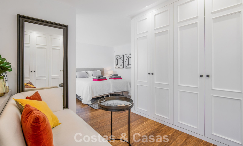 Prachtig gerenoveerd herenhuis met 4 slaapkamers te koop met zeezicht, eerstelijnsstrand op Marbella’s Golden Mile 800845