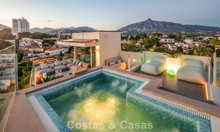 Hedendaagse luxevilla te koop met panoramisch berg- en zeezicht in Nueva Andalucia, Marbella 800894 
