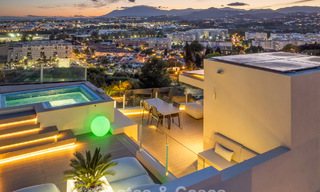 Hedendaagse luxevilla te koop met panoramisch berg- en zeezicht in Nueva Andalucia, Marbella 800898 