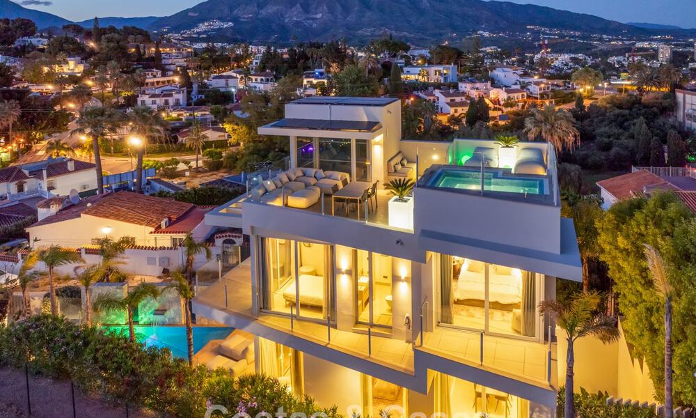 Hedendaagse luxevilla te koop met panoramisch berg- en zeezicht in Nueva Andalucia, Marbella 800899