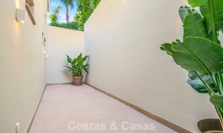 Hedendaagse luxevilla te koop met panoramisch berg- en zeezicht in Nueva Andalucia, Marbella 800936 