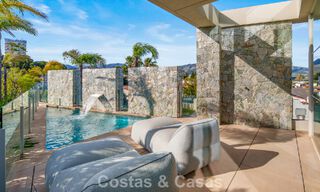 Hedendaagse luxevilla te koop met panoramisch berg- en zeezicht in Nueva Andalucia, Marbella 800938 