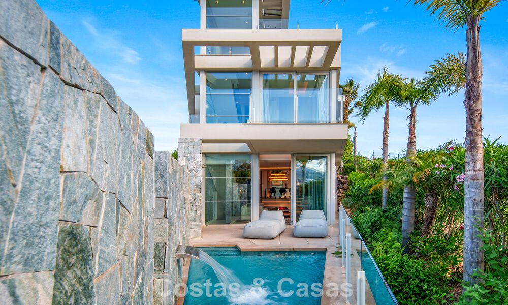 Hedendaagse luxevilla te koop met panoramisch berg- en zeezicht in Nueva Andalucia, Marbella 800940