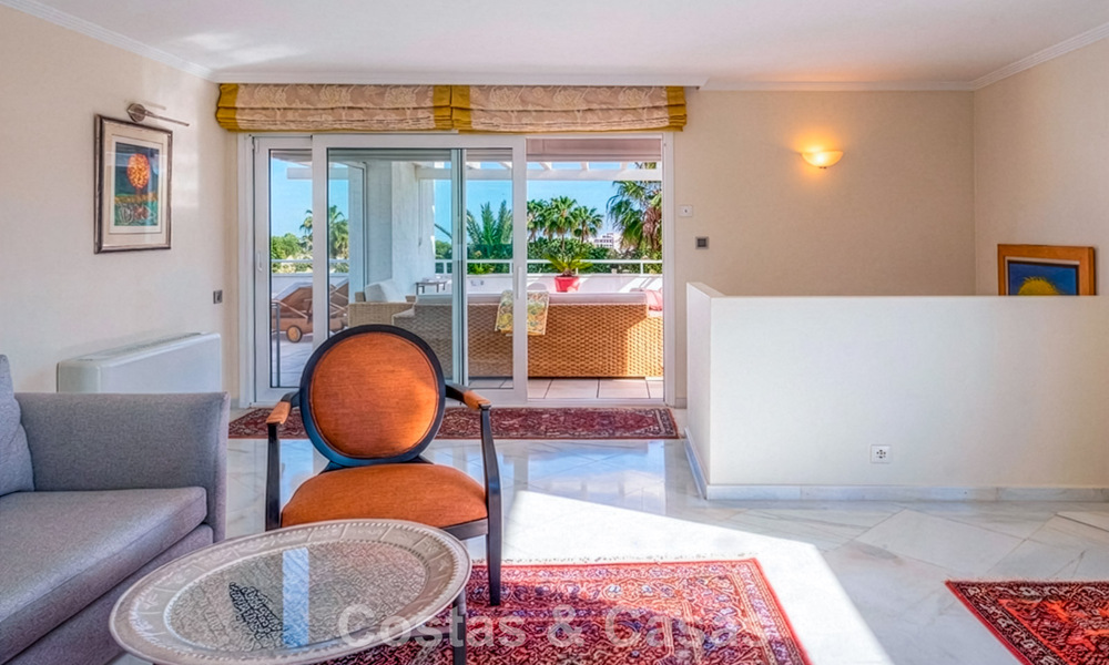 Hoogwaardig duplex penthouse te koop in een felbegeerd golfcomplex in Nueva Andalucia, Marbella 800955