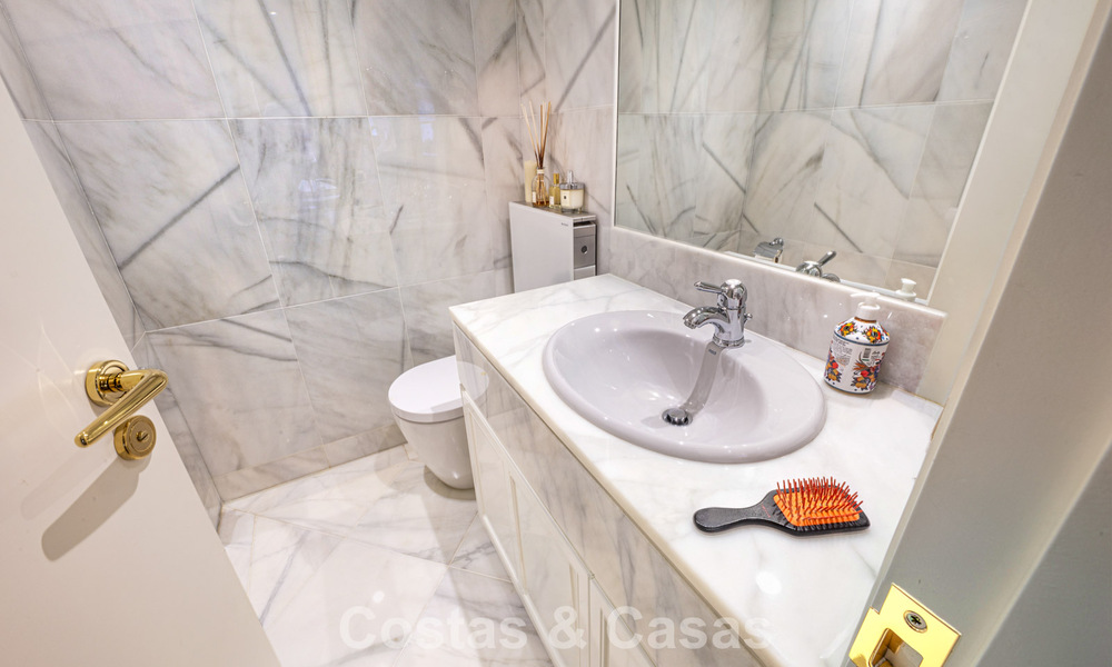 Hoogwaardig duplex penthouse te koop in een felbegeerd golfcomplex in Nueva Andalucia, Marbella 800971