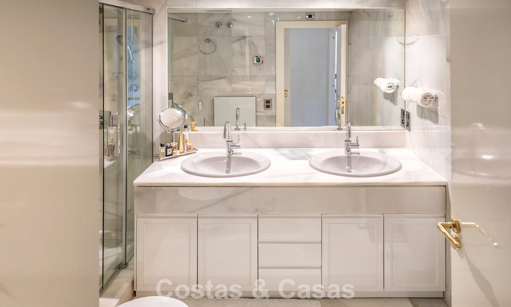 Hoogwaardig duplex penthouse te koop in een felbegeerd golfcomplex in Nueva Andalucia, Marbella 800975