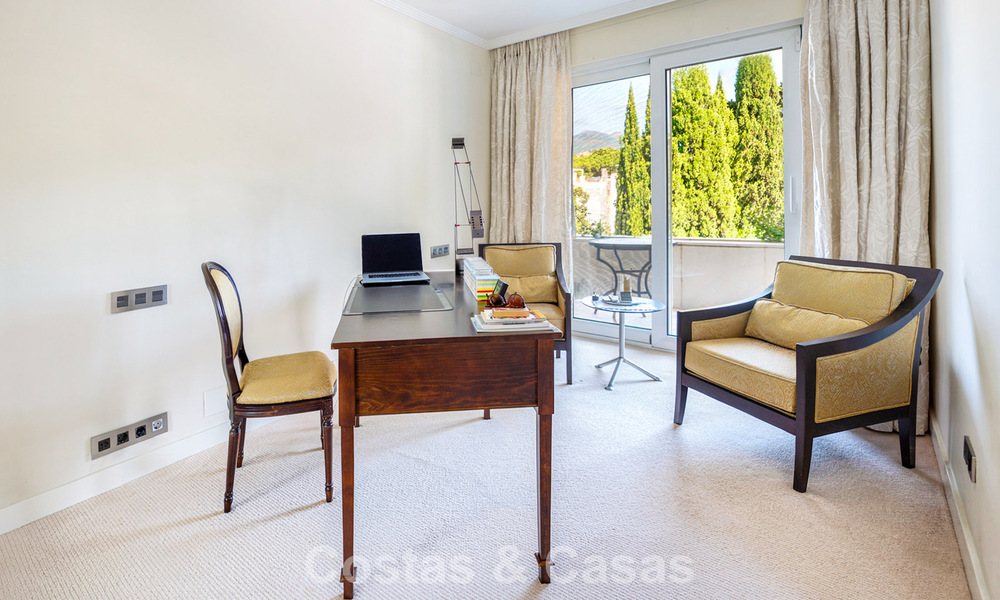 Hoogwaardig duplex penthouse te koop in een felbegeerd golfcomplex in Nueva Andalucia, Marbella 800977