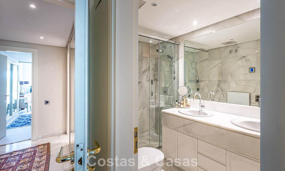 Hoogwaardig duplex penthouse te koop in een felbegeerd golfcomplex in Nueva Andalucia, Marbella 800978