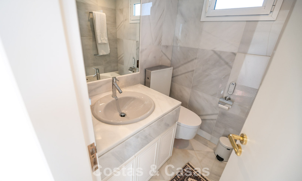 Hoogwaardig duplex penthouse te koop in een felbegeerd golfcomplex in Nueva Andalucia, Marbella 800984