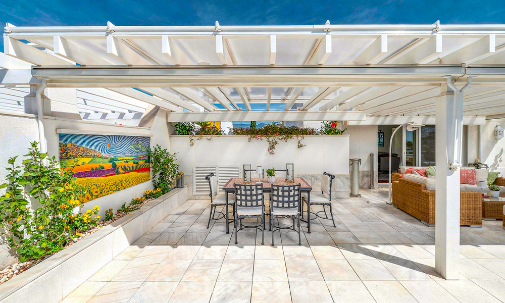 Hoogwaardig duplex penthouse te koop in een felbegeerd golfcomplex in Nueva Andalucia, Marbella 800992