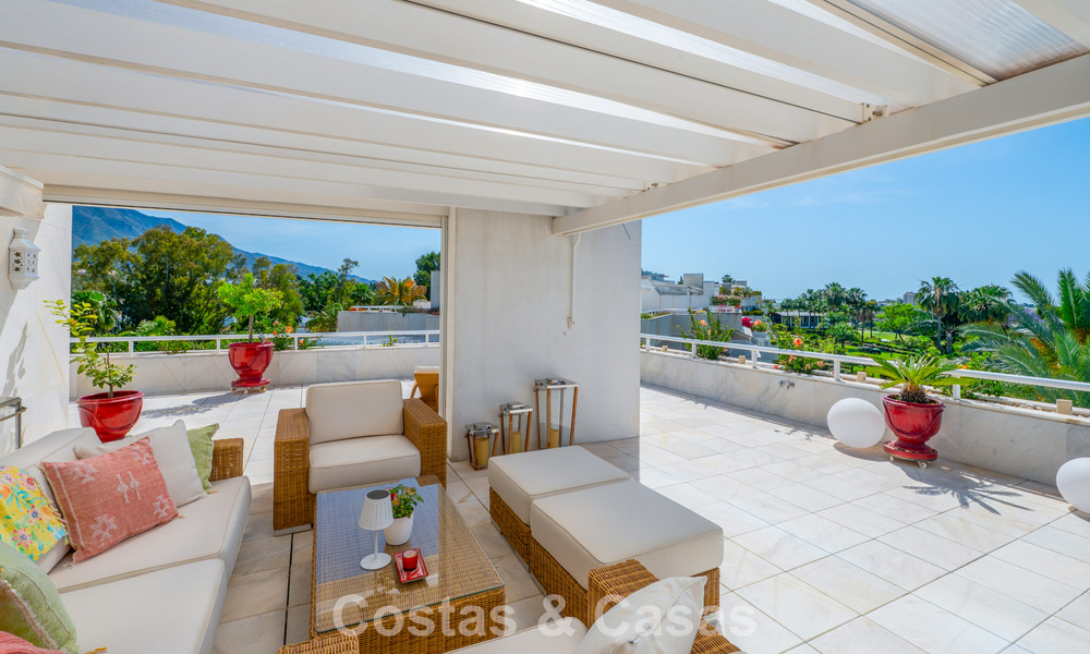 Hoogwaardig duplex penthouse te koop in een felbegeerd golfcomplex in Nueva Andalucia, Marbella 800993