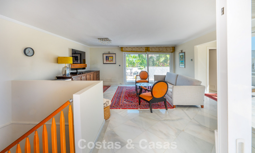 Hoogwaardig duplex penthouse te koop in een felbegeerd golfcomplex in Nueva Andalucia, Marbella 800995