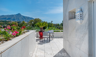 Hoogwaardig duplex penthouse te koop in een felbegeerd golfcomplex in Nueva Andalucia, Marbella 800999 