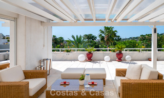 Hoogwaardig duplex penthouse te koop in een felbegeerd golfcomplex in Nueva Andalucia, Marbella 801003 