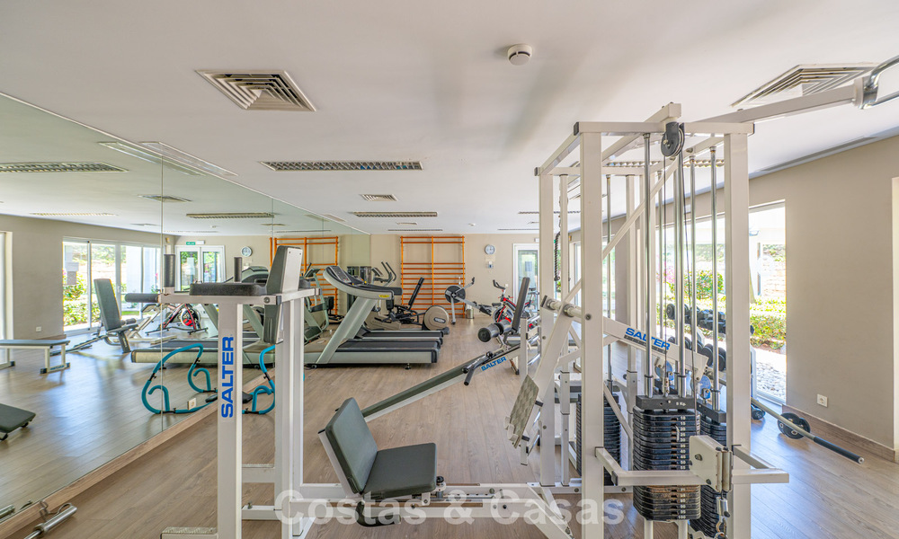 Hoogwaardig duplex penthouse te koop in een felbegeerd golfcomplex in Nueva Andalucia, Marbella 801010