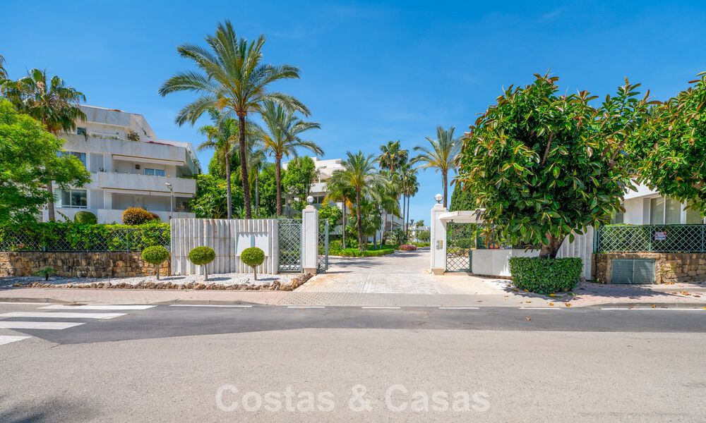 Hoogwaardig duplex penthouse te koop in een felbegeerd golfcomplex in Nueva Andalucia, Marbella 801012