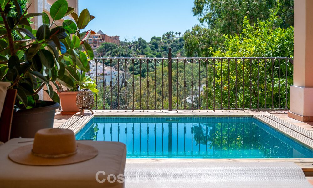 Ruime familiewoning te koop in een kleinschalige gated urbanisatie in het begeerde Nueva Andalucia, Marbella 801085