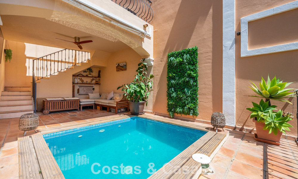 Ruime familiewoning te koop in een kleinschalige gated urbanisatie in het begeerde Nueva Andalucia, Marbella 801087
