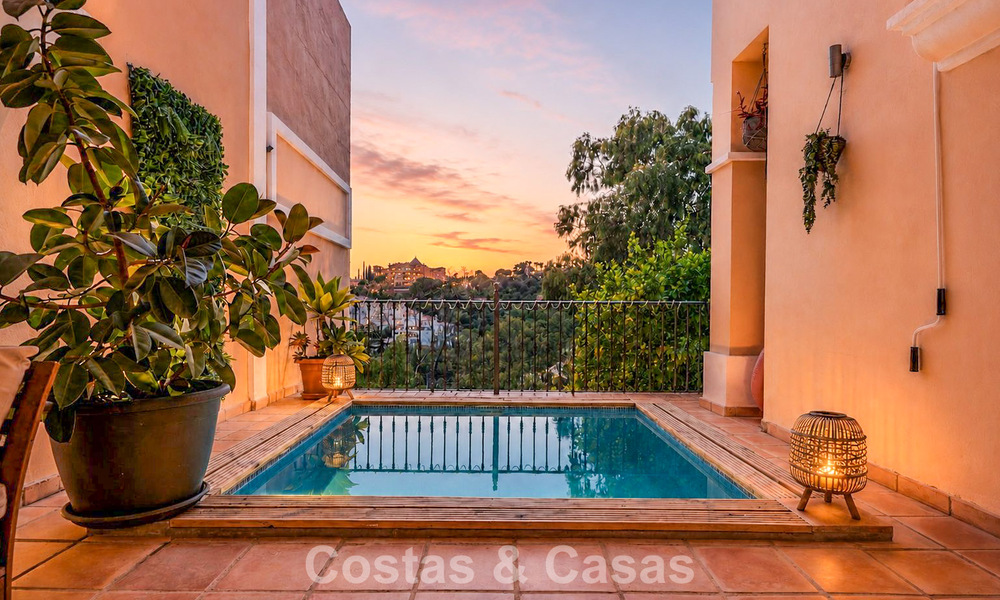 Ruime familiewoning te koop in een kleinschalige gated urbanisatie in het begeerde Nueva Andalucia, Marbella 801089