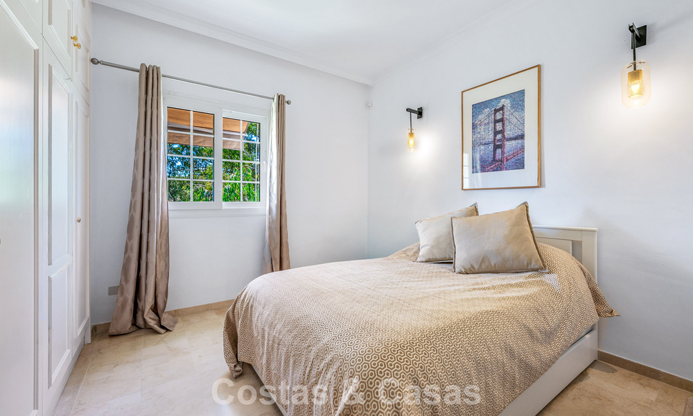 Ruime familiewoning te koop in een kleinschalige gated urbanisatie in het begeerde Nueva Andalucia, Marbella 801090