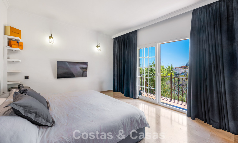 Ruime familiewoning te koop in een kleinschalige gated urbanisatie in het begeerde Nueva Andalucia, Marbella 801093